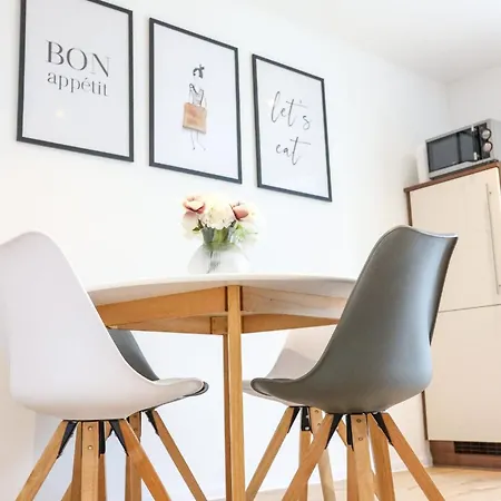 Hermeskeil Apartman *